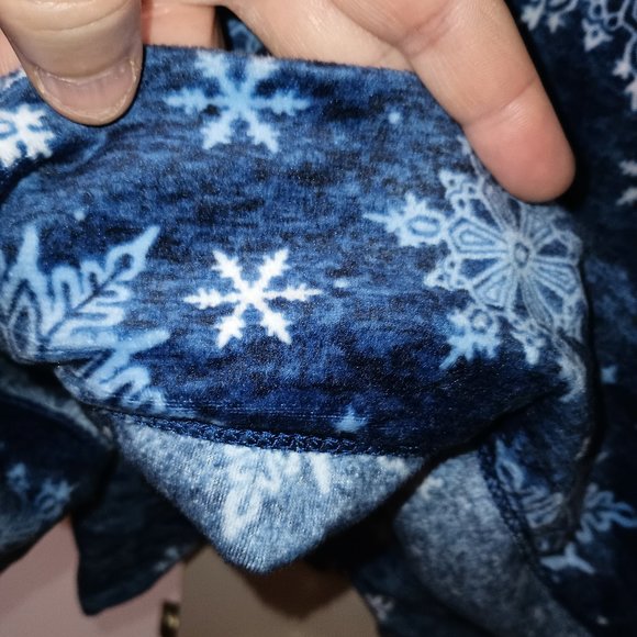 VGUC ~ Nautica Soft & Cozy Navy Blue PJ Top with Snowflakes (Size: Medium) - Picture 6 of 6